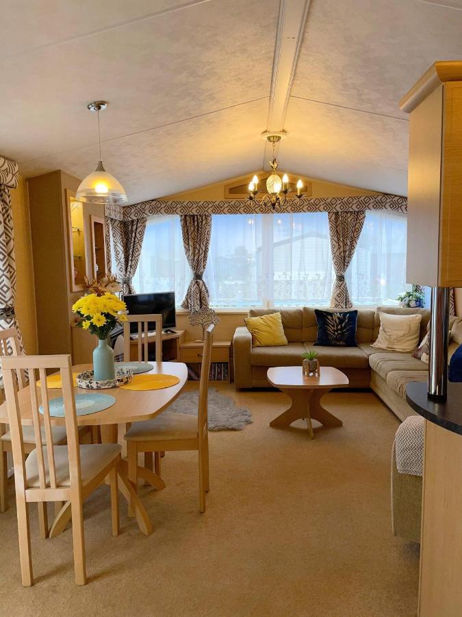 Caravan For Rent At Tattershall Holiday Park Exterior photo