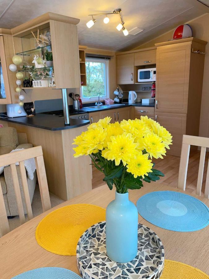 Caravan For Rent At Tattershall Holiday Park Exterior photo